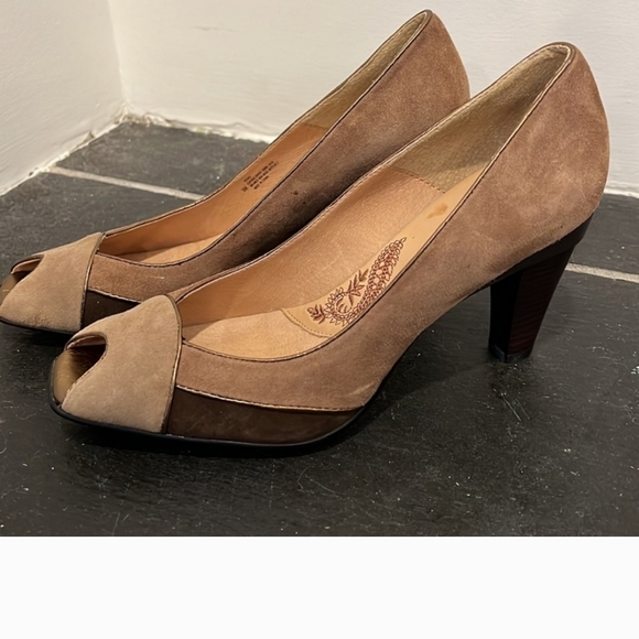 Brand new Sofft leather pumps 4” heels - Picture 4 of 7